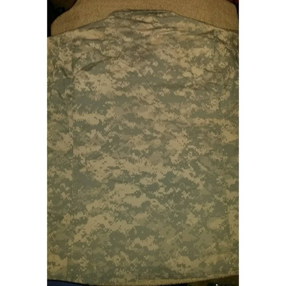 Mens Sz Medium -‎ long Army issue digital camo long sleeve shirt jacket